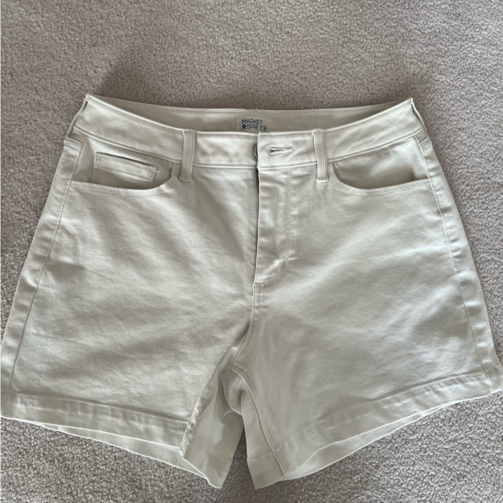 High Rise Mid Length Short. Khaki. Size 8. Market & Spruce from Stitch Fix.